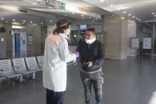 Girona ha repartit avui unes 1.700 mascaretes entre els usuaris del transport públic