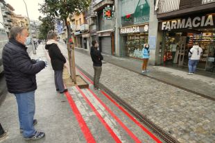 Les farmàcies gironines comencen a repartir mascaretes gratuïtes