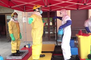 Els Bombers desinfecten un geriàtric de Bescanó amb una trentena de positius per coronavirus