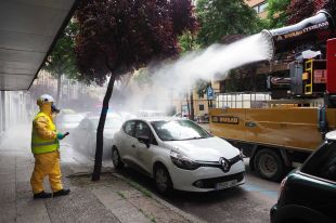 Girona desinfecta els espais públics amb canons aeronebulitzadors de Rubau