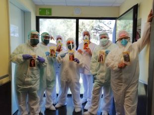 Personal sanitari de Blanes i Calella duen la seva fotografia penjada per ser identificats