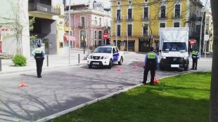 Enxampat a Figueres per saltar-se el toc de queda i resulta tenir una ordre de crida i cerca i dur droga