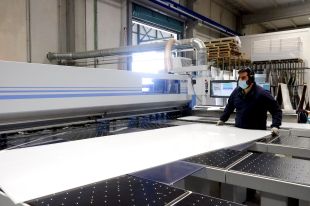 Les comandes de metacrilat per fer mampares protectores contra el coronavirus es multipliquen per cinc 