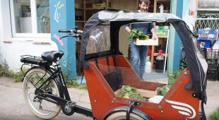 Una nou servei proposa entregar productes a domicili amb bicicletes de càrrega elèctriques