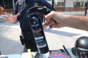 Dos detinguts a Lloret per dos robatoris ruixant les víctimes amb gas pebre a la cara 