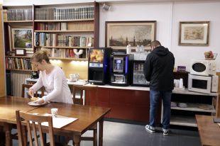 Així és la vida en un hotel de Girona on hi resideixen sanitaris
