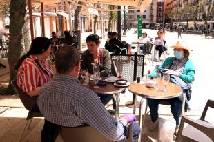 Contradiccions de la fase 1: Es pot agafar el cotxe per anar a fer canyes però no per a passejar