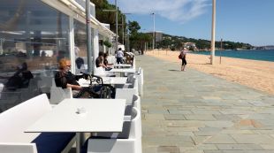 La Costa Brava recupera lentament l'activitat amb l'obertura d'algunes terrasses