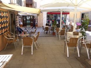 Palamós acorda amb bars i restaurants l'esponjament de terrasses per adaptar-les a la desescalada
