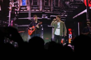 Estopa ajorna la gira 'Fuego' al 2021 amb un concert Girona