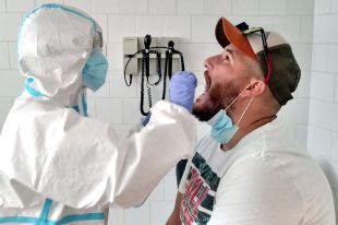 Confirmen 144 casos nous de coronavirus mentre que baixa el risc de rebrot a Girona i puja a Salt