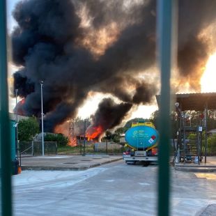 Controlat l'incendi a la planta de recollida i reciclatge de Sarrià de Ter