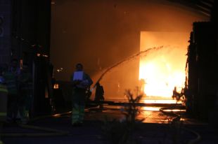 Estabilitzat l'incendi a la planta de recollida i reciclatge de residus de Sarrià de Ter