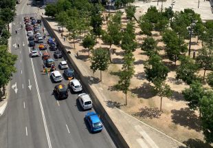 La manifestació de Vox contra la gestió del coronavirus aplega trenta vehicles a Girona