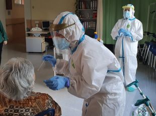 La velocitat de contagi segueix reculant però els hospitalitzats no paren d'augmentar
