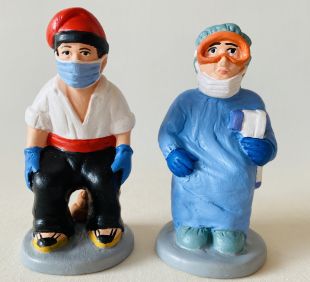 Creen un caganer en ''temps de covid'' i el d'un metge lluitant contra el coronavirus 