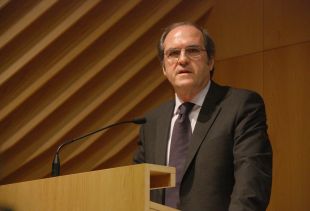Ángel Gabilondo admet que és difícil la integració a Salt per l'elevat índex d'alumnes nouvinguts