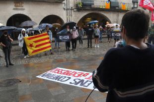 Concentració passada per aigua a Girona en contra de la ''regressió de drets i llibertats''