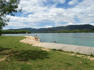 Troben un cos sense vida surant a l'Estany de Banyoles