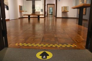 Els museus de Girona obren les portes retirant els elements tàctils de les exposicions 