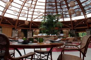 El restaurant de l'àgora del Mas Marroch obre les portes amb les reserves plenes a quinze dies vista