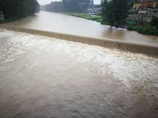 El riu Ter supera el llindar d'alerta al seu pas per Ripoll i podria inundar zones baixes
