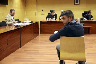 Absolt d'ultratge a la bandera el jove jutjat per les mobilitzacions del primer aniversari de l'1-O 