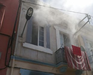Tres ferits per inhalació de fum en l'incendi d'un habitatge a Sant Feliu de Guíxols