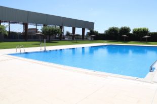 La piscina municipal de Sils rep els primers banyistes de la temporada