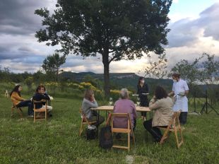 Neix el festival Nits Màgiques que combina passejos sensorials amb sopars musicals en plena natura