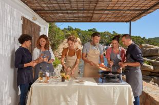 Xefs amb estrelles Michelin es reinventen cuinant a casa i dinant entre vinyes