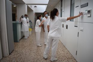 Resten 53 hospitalitzats per covid a la regió de Girona (-3) amb 14 crítics (+1)