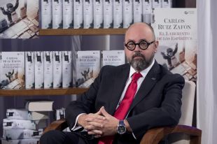 Mor l'escriptor Carlos Ruiz Zafón als 55 anys