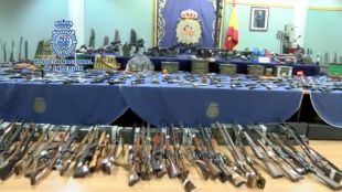 Una vintena de detinguts arreu de l'Estat per tràfic d'armes, dos d'ells a Girona i Tarragona