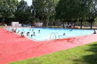 La piscina municipal de la Devesa de Girona obre les portes amb mesures per evitar contagis