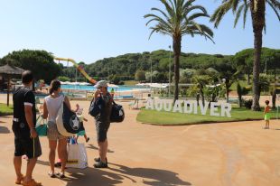 Els principals parcs aquàtics gironins obren avui les portes quatre setmanes més tard del previst