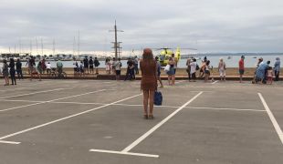 Dos menors en estat crític després d'ofegar-se a la platja de Roses
