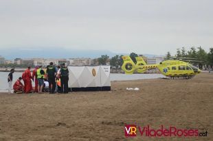 Segueix en estat crític el nen de sis anys que es va ofegar dilluns a la platja de la Punta de Roses