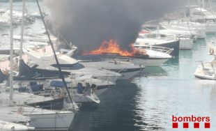 Un cremat crític en l'incendi al port esportiu de Palamós que afecta tres embarcacions
