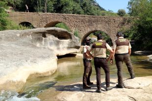 Guardes rurals privats comencen a patrullar per evitar el bany a la riera de Merlès