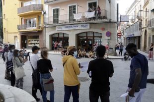 Les mostres contra els joves ocupes de Llançà desemboquen en una concentració antiracista
