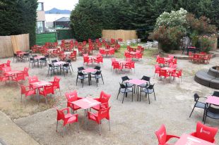 La Mirona de Salt reobre les portes amb concerts de petit format a la fresca