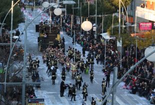 Unes 70 carrosses i 4.000 figurants omplen de color la 34a edició del Carnestoltes de Platja d'Aro