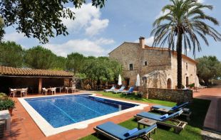 Una parella marxa d'un hotel d'Avinyonet de Puigventós sense pagar una factura de 400 euros 