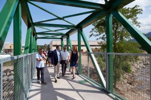 Reconstrueixen el pont de la riera d'Osor malmès durant el temporal Gloria
