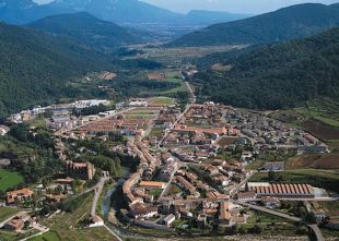 Sant Joan les Fonts contracta vigilància nocturna per queixes pel consum d'alcohol al carrer