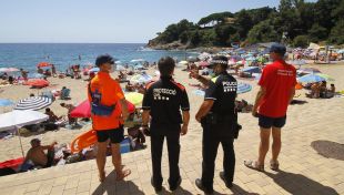 Blanes incorpora la figura de l'Agent Ciutadà que vetlla per controlar l'aforament a les platges