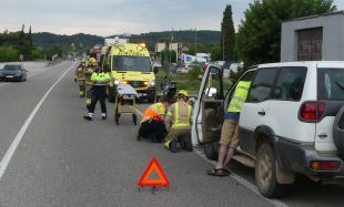 Denunciat penalment un conductor a Medinyà que va deixar molt greu un motorista després d'encalçar-lo