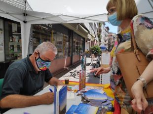 Els llibreters confien recuperar un 30% del que venen en un Sant Jordi habitual 