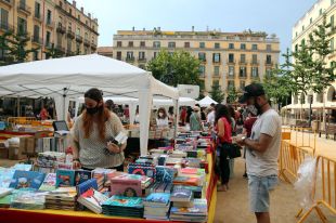 Llibreters i floristes esperen un Sant Jordi de rècord amb la pluja com a única amenaça
